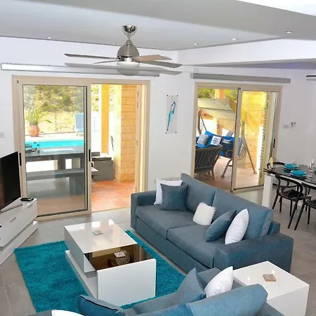 Ocean Breeze Pegeia