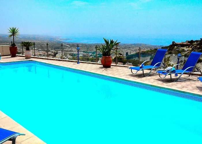 Ocean Breeze Villa Peyia